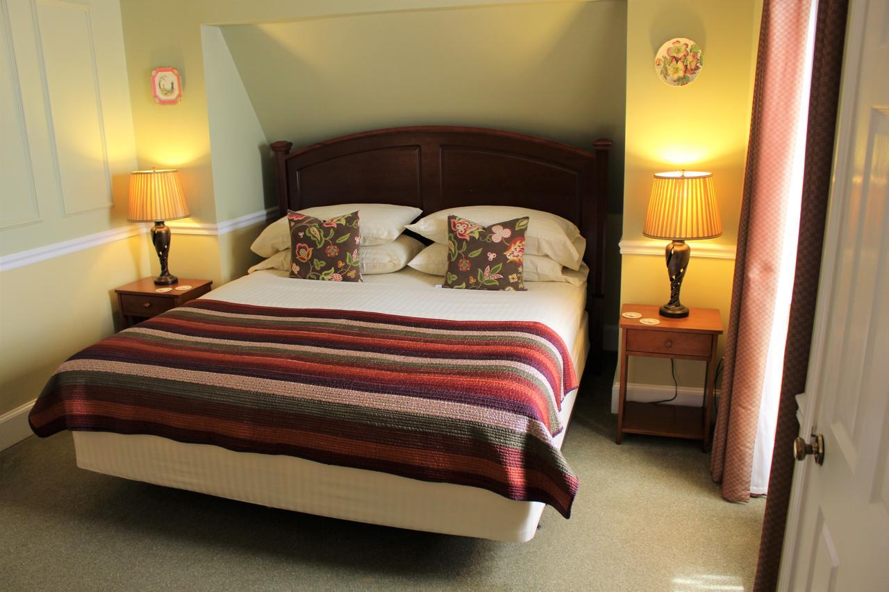 Beaconlight Guest House โพรวินซ์ทาวน์ ภายนอก รูปภาพ
