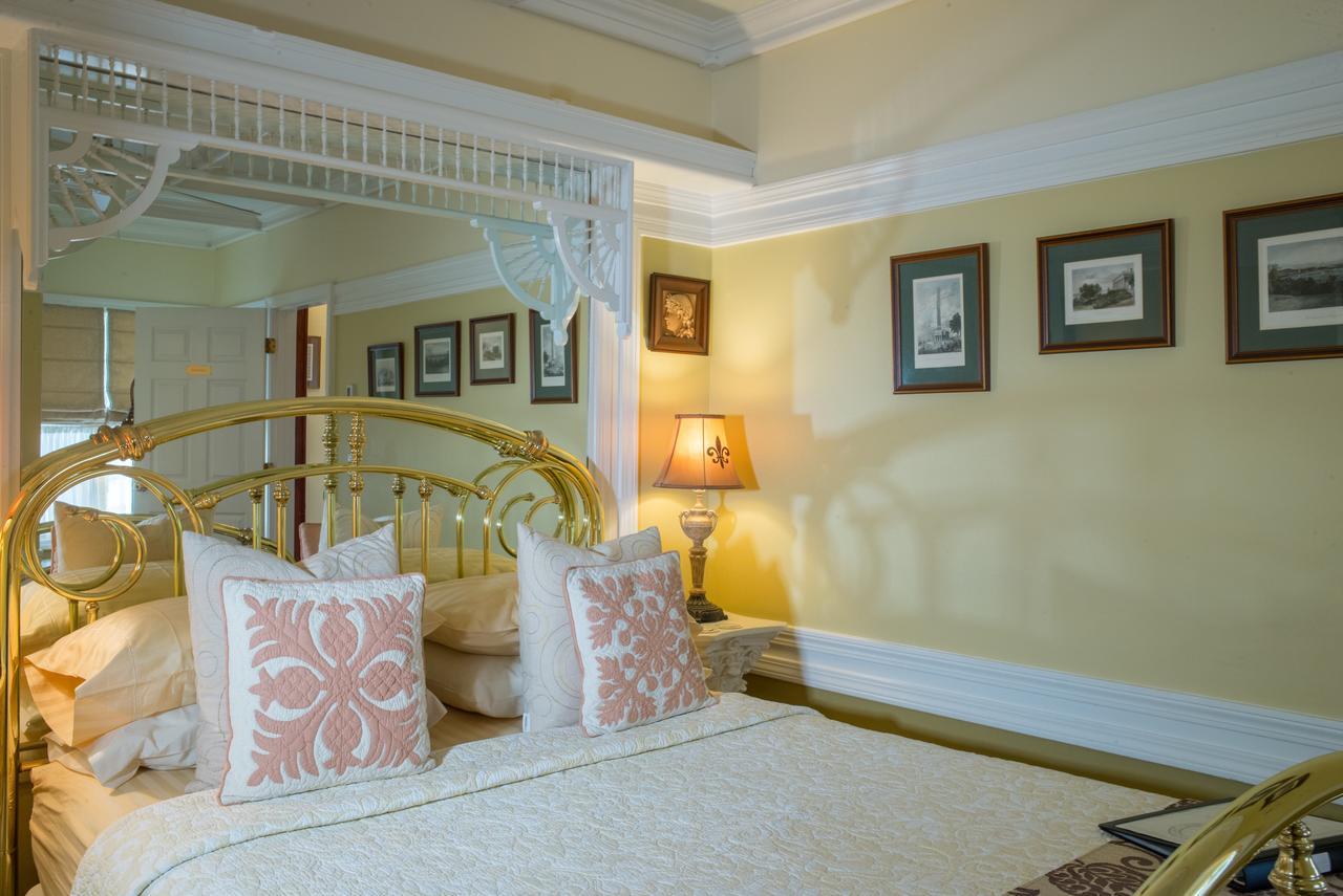 Beaconlight Guest House โพรวินซ์ทาวน์ ภายนอก รูปภาพ
